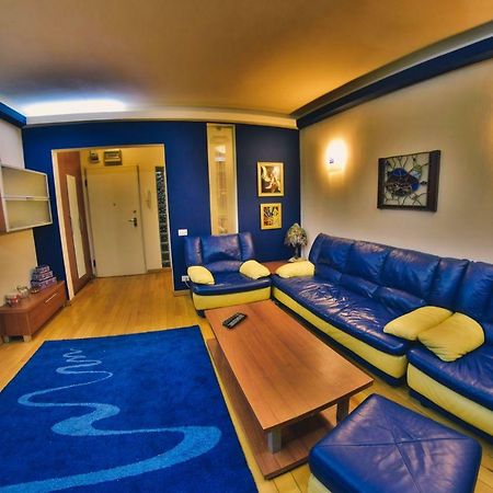 Nicole's Apartment Bucarest Esterno foto