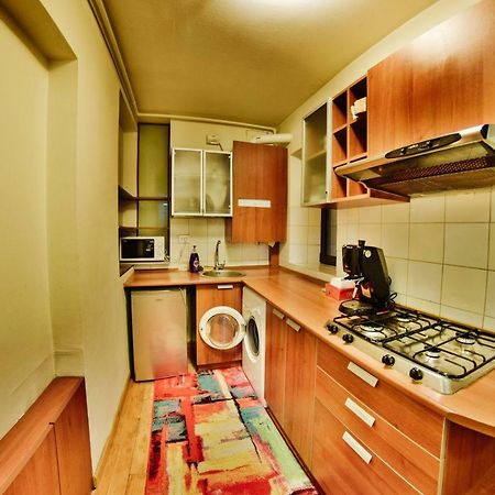Nicole's Apartment Bucarest Esterno foto