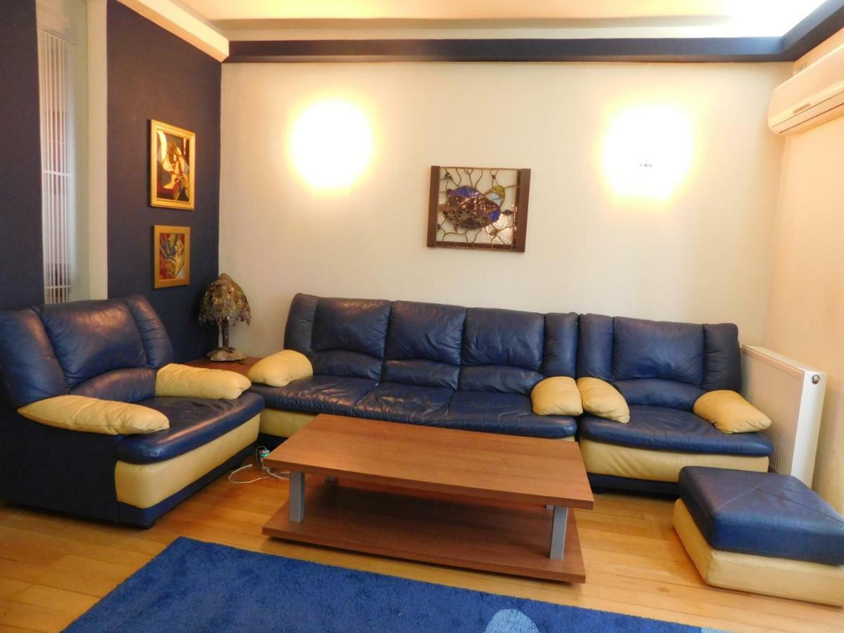 Nicole's Apartment Bucarest Esterno foto