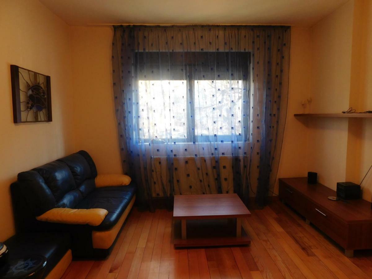 Nicole's Apartment Bucarest Esterno foto