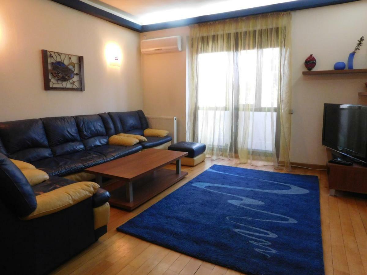 Nicole's Apartment Bucarest Esterno foto