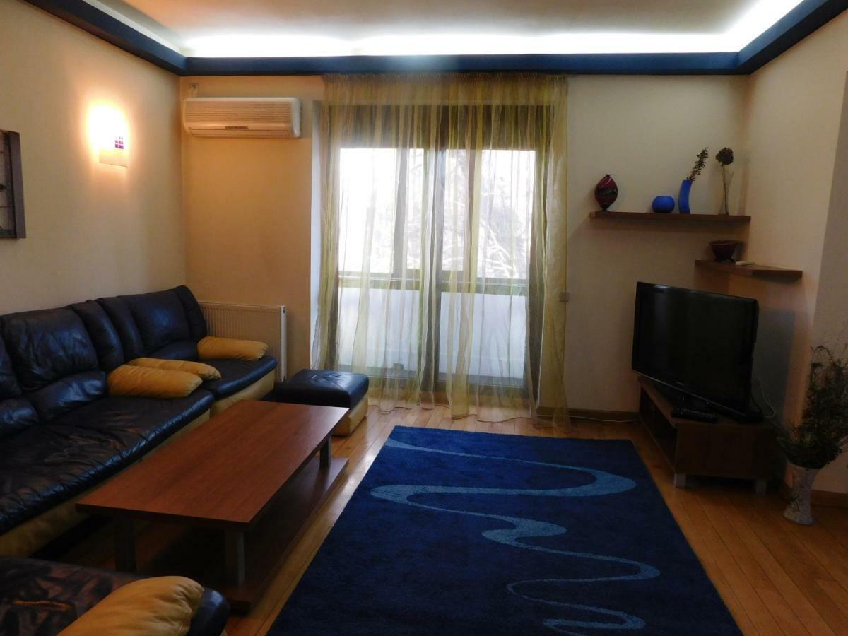 Nicole's Apartment Bucarest Esterno foto