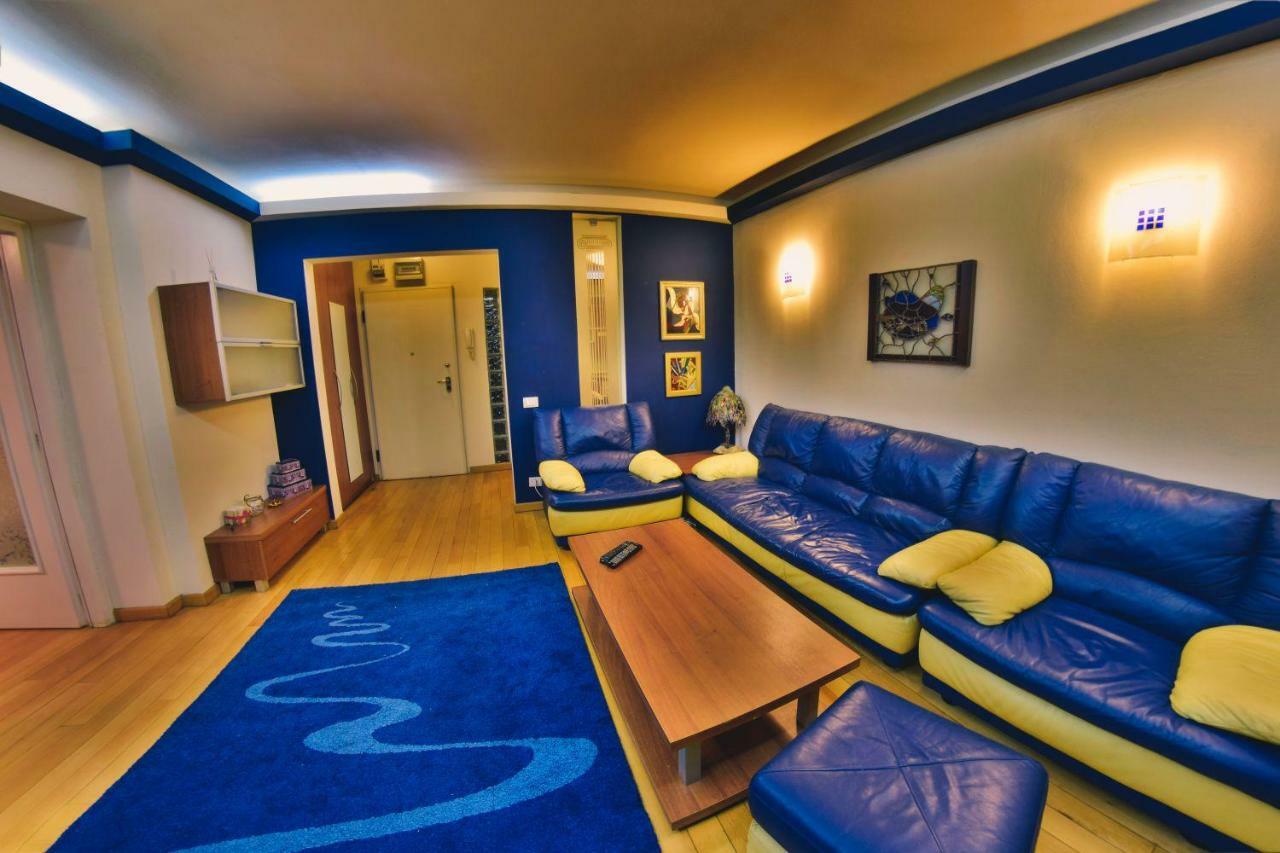 Nicole's Apartment Bucarest Esterno foto