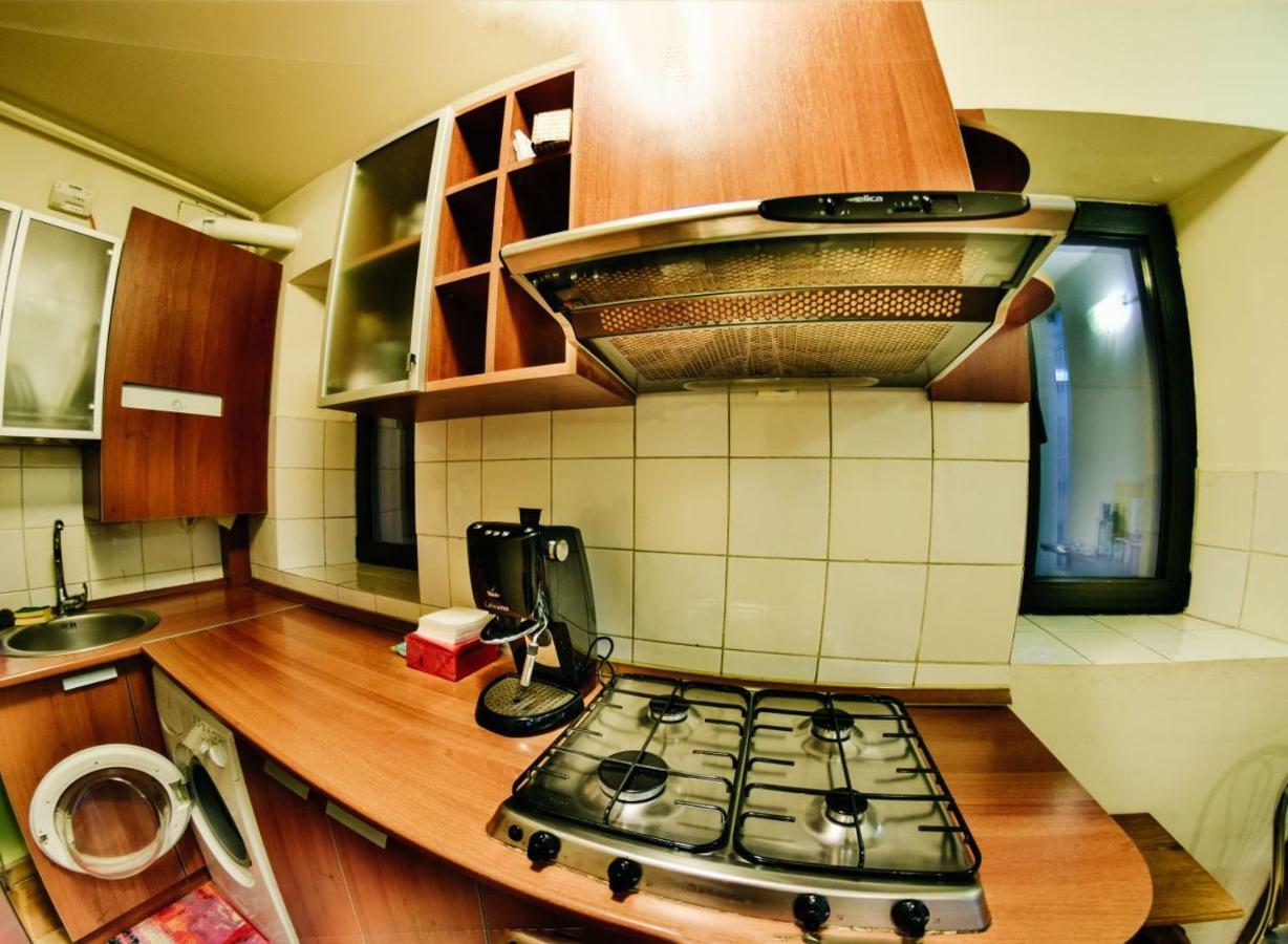 Nicole's Apartment Bucarest Esterno foto