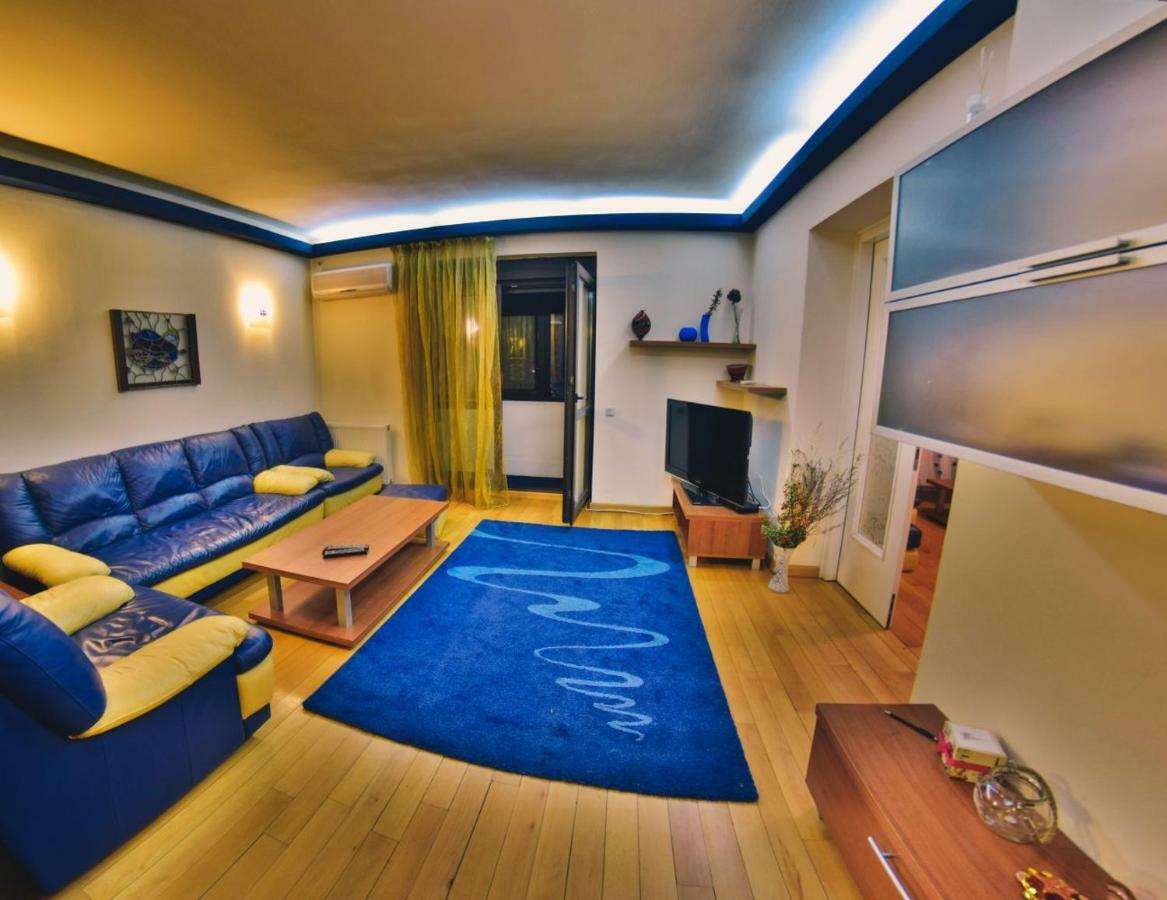 Nicole's Apartment Bucarest Esterno foto