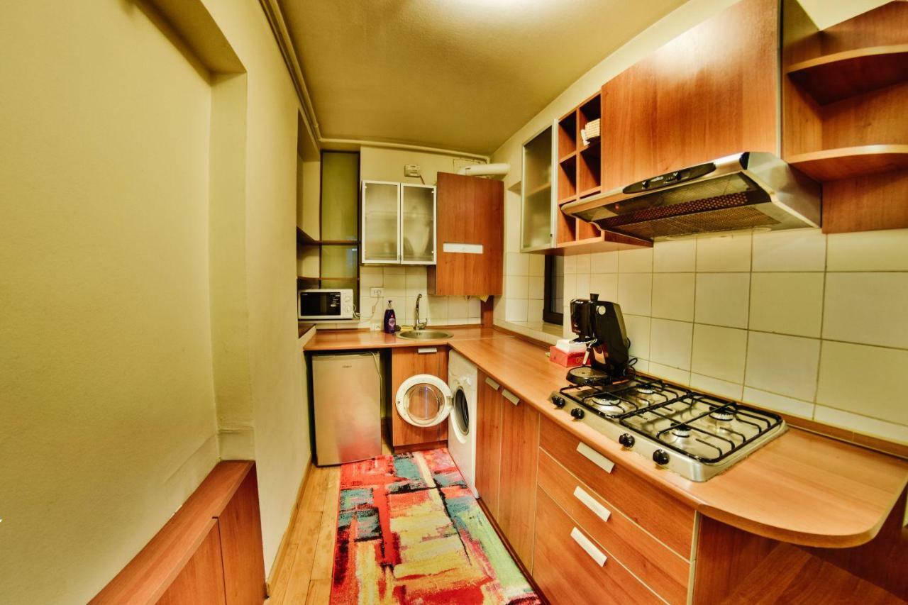 Nicole's Apartment Bucarest Esterno foto