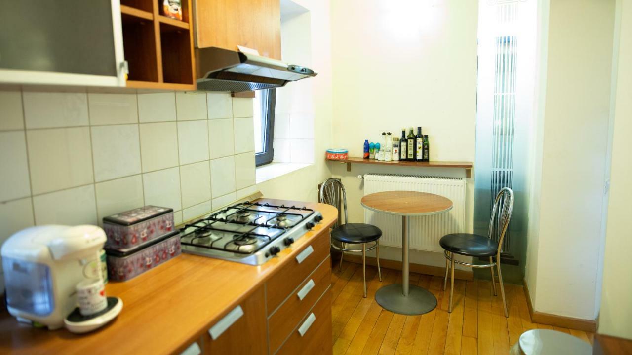 Nicole's Apartment Bucarest Esterno foto