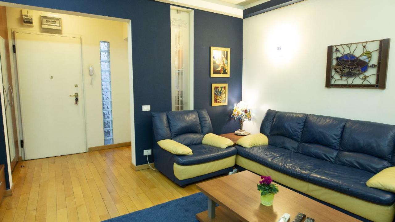 Nicole's Apartment Bucarest Esterno foto