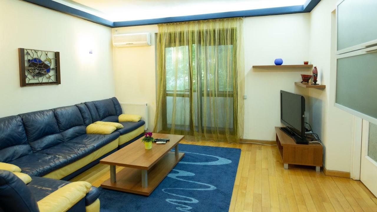 Nicole's Apartment Bucarest Esterno foto